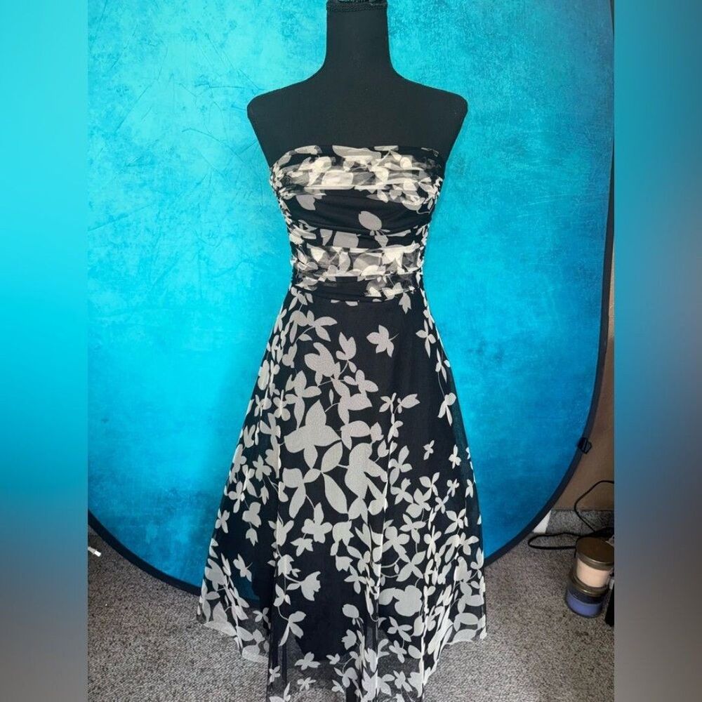 Y2K BCBG Max Azria Black White Strapless Floral Dress